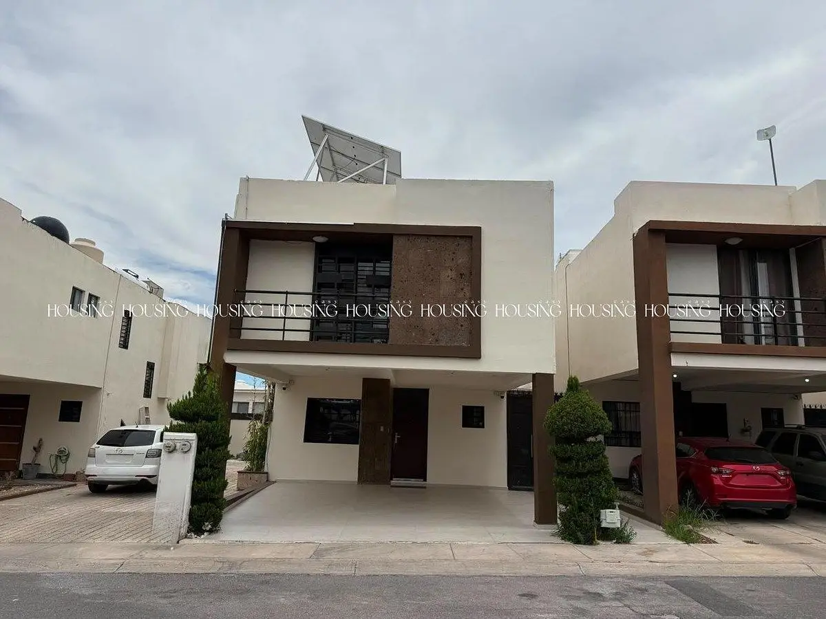Casa en Renta con 4 Recamaras y Frente a Parque