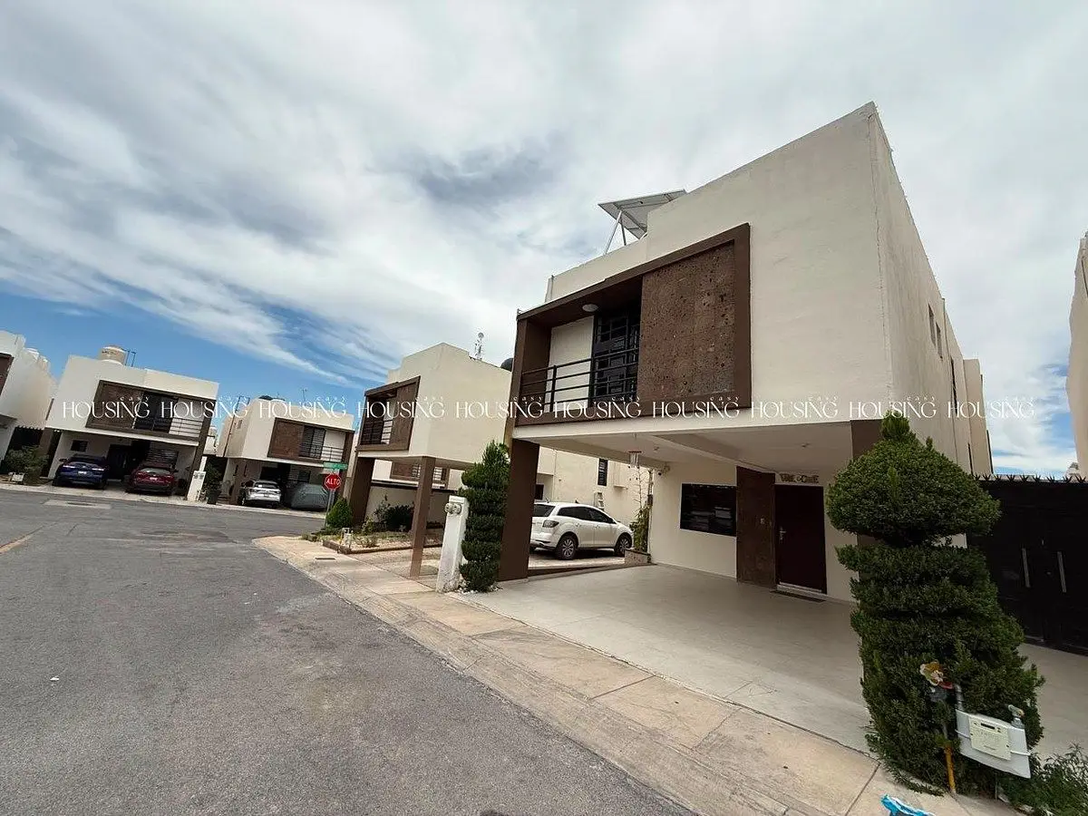 Casa en Renta con 4 Recamaras y Frente a Parque — foto 2