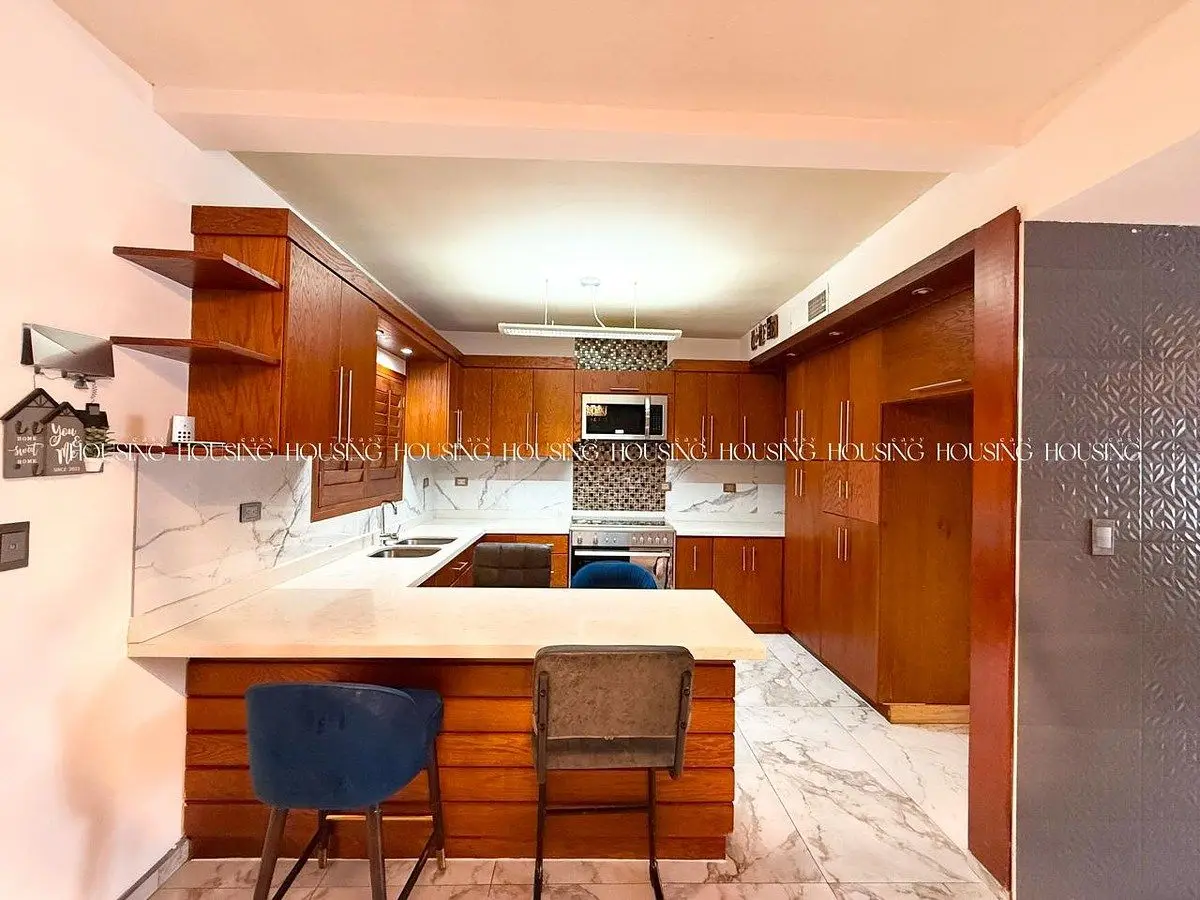 Casa en Renta con 4 Recamaras y Frente a Parque — foto 3
