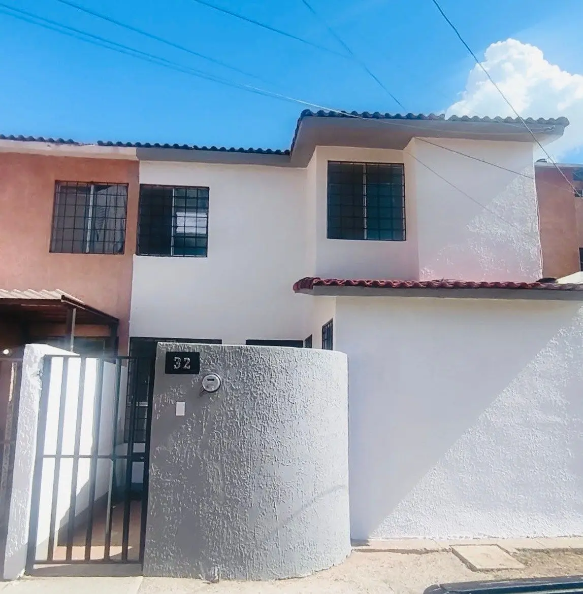 Casa en Venta al Norte en Chihuahua 2000 (No Es Departamento)