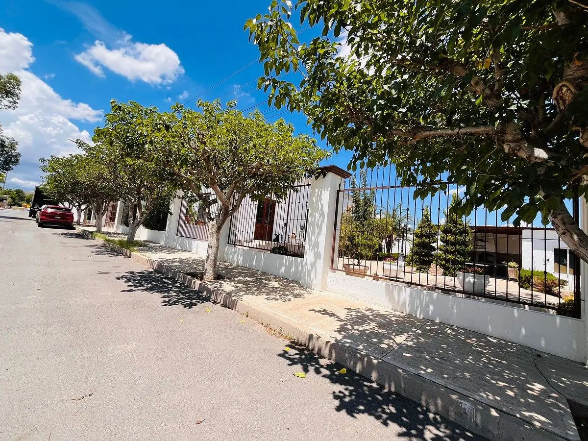Residencia Amueblada en Esquina C/4 Recámaras y Gran Área Social en Venta 553 M2 — foto 4