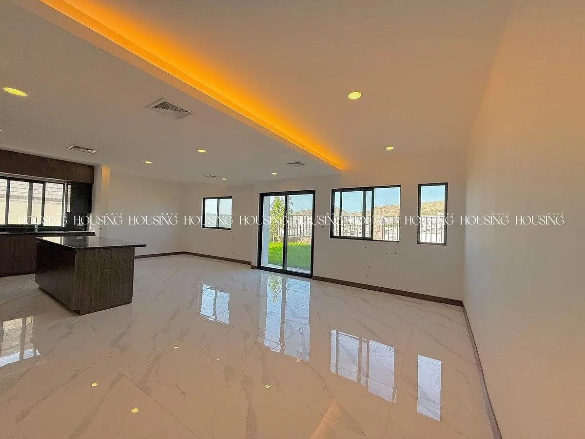 Casa en Venta en Zona Valle Escondido con 4 Recámaras, una en Planta Baja — foto 2