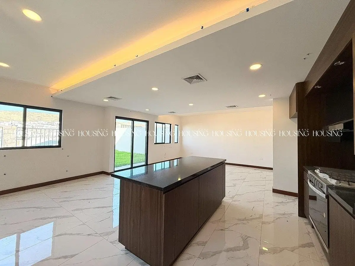 Casa en Venta en Zona Valle Escondido con 4 Recámaras, una en Planta Baja — foto 3