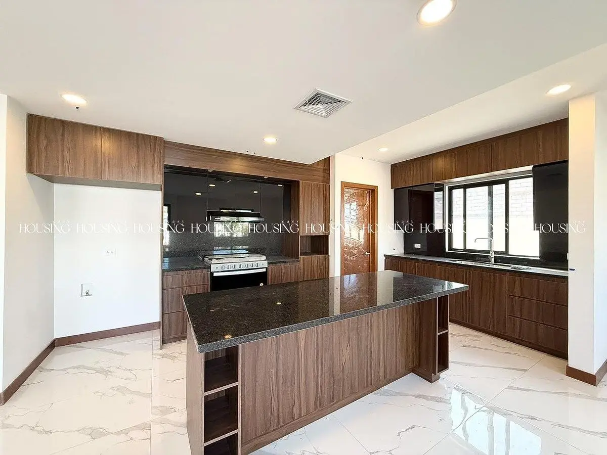 Casa en Venta en Zona Valle Escondido con 4 Recámaras, una en Planta Baja — foto 4