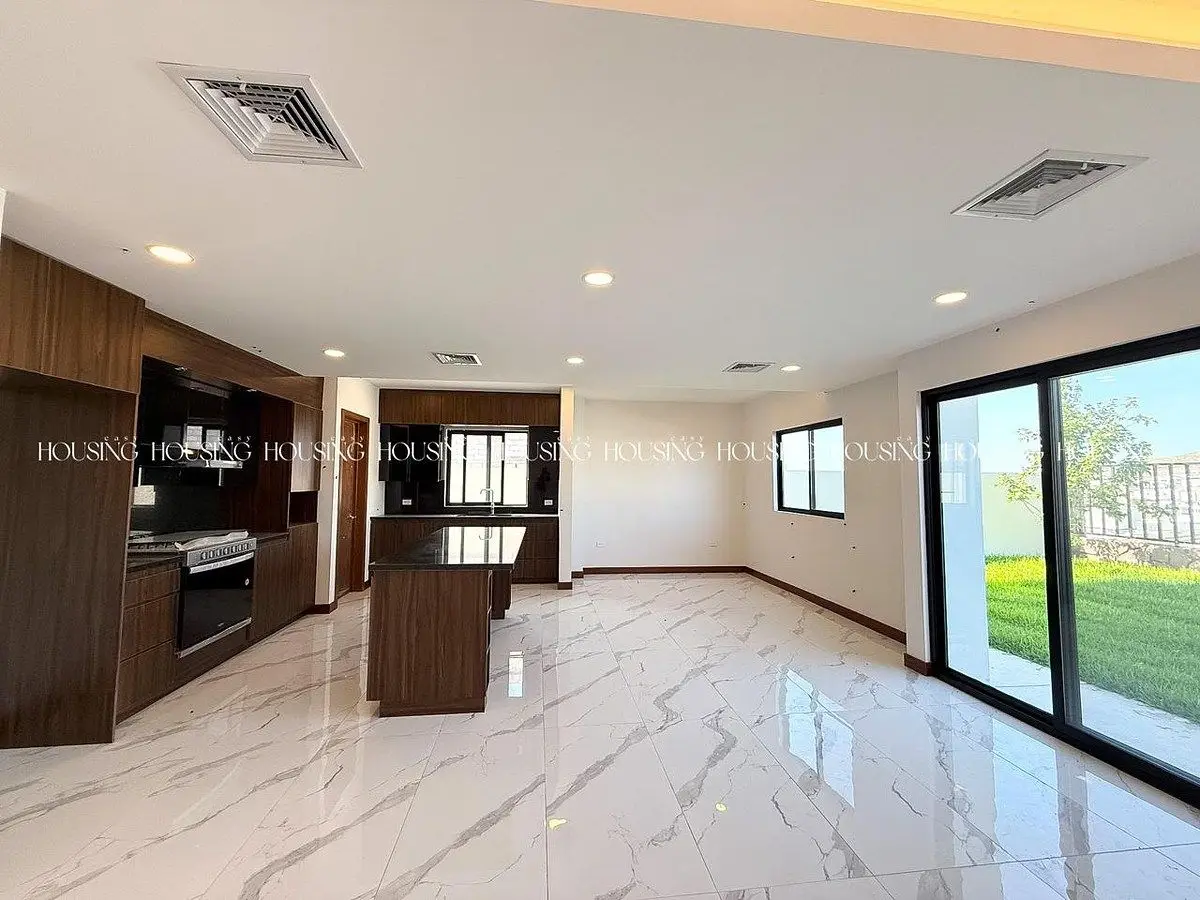 Casa en Venta en Zona Valle Escondido con 4 Recámaras, una en Planta Baja — foto 5