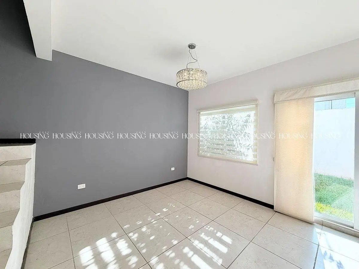 Casa en Renta en Valle Escondido con Paneles Solares — foto 2