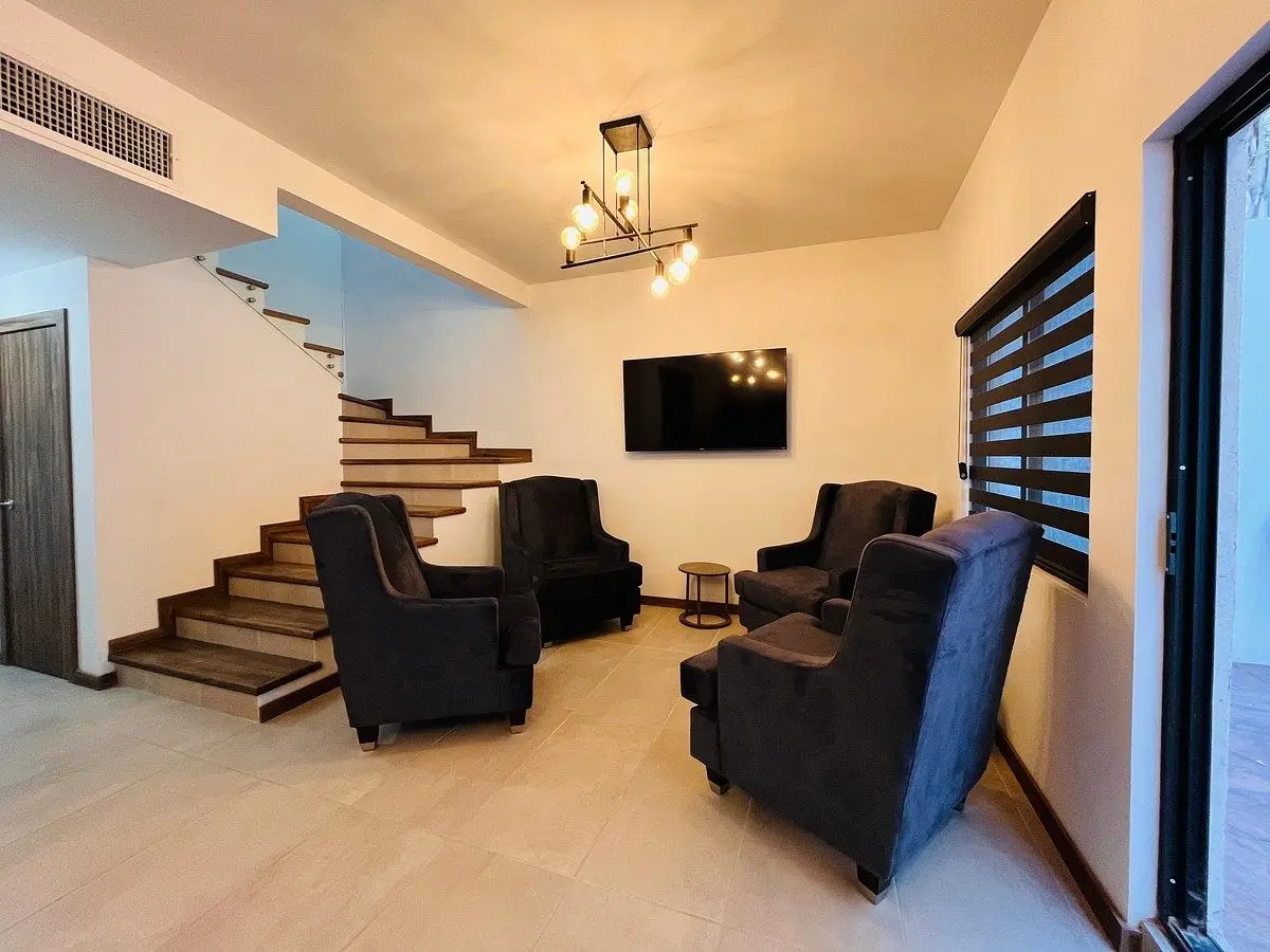 Casa Amueblada y Equipada en Cul de Sac en Valle Escondido en Venta — foto 4