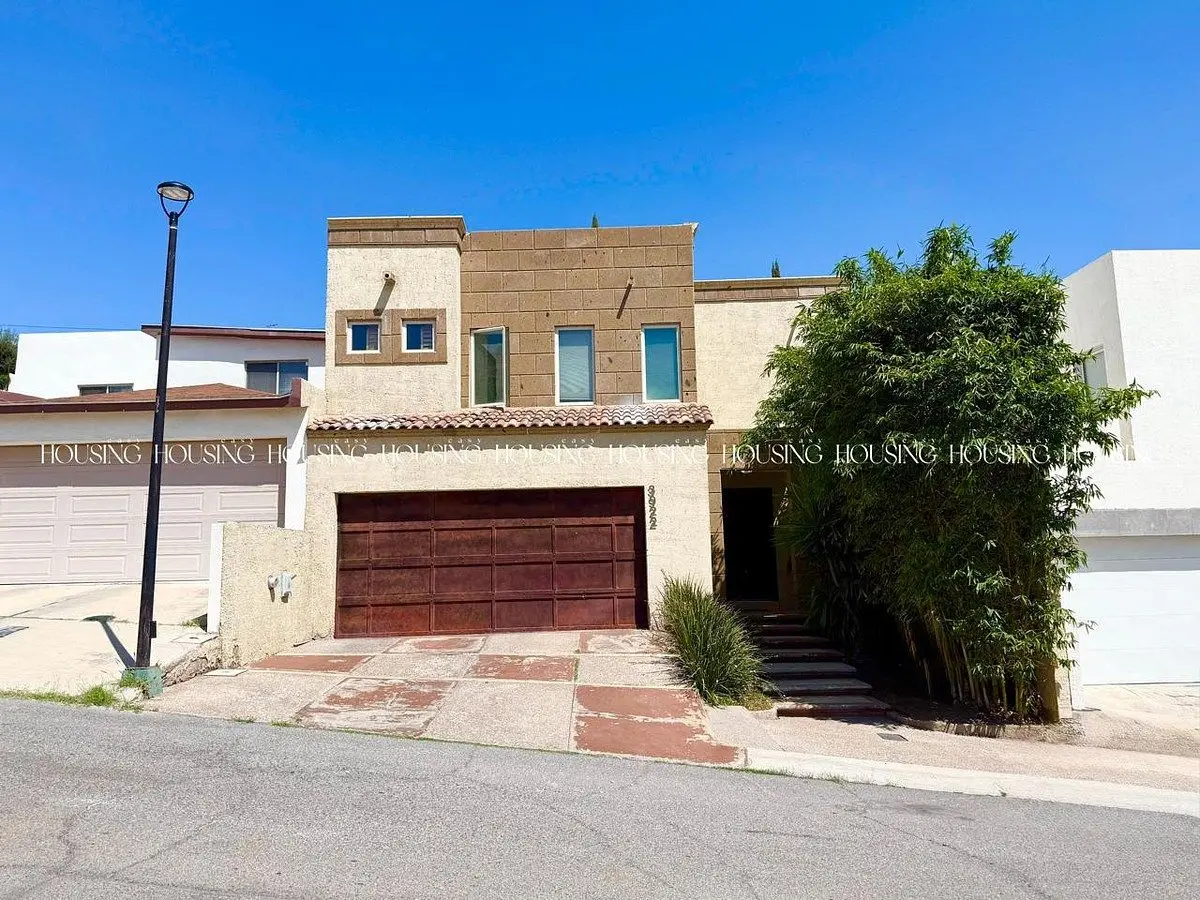 Casa en Venta en Valle Escondido con Paneles Solares