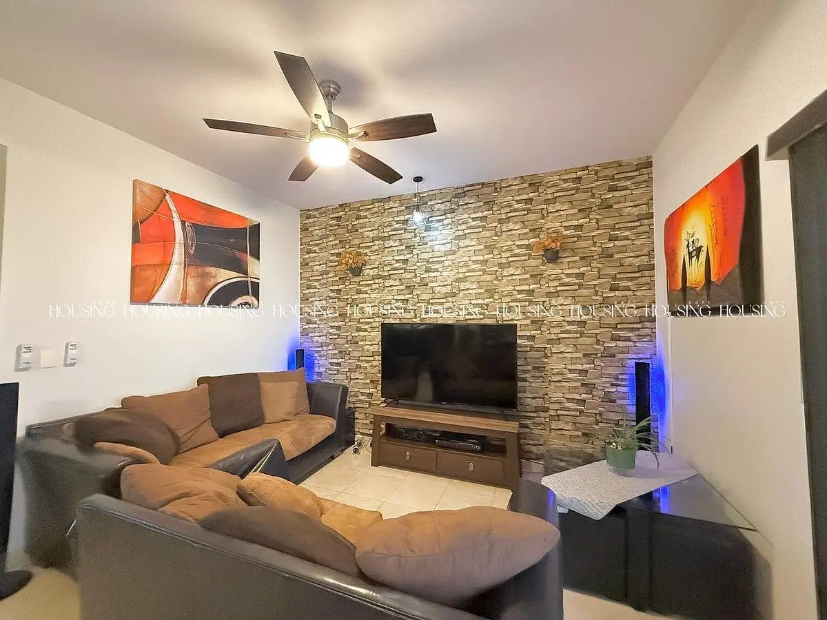 Casa en Venta al Norte Frente a Parque — foto 3