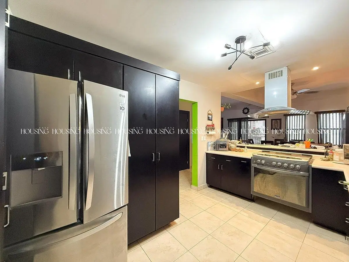 Casa en Venta al Norte Frente a Parque — foto 4