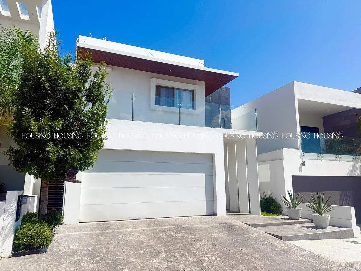 Casa en Venta en Valle Escondido con Paneles Solares