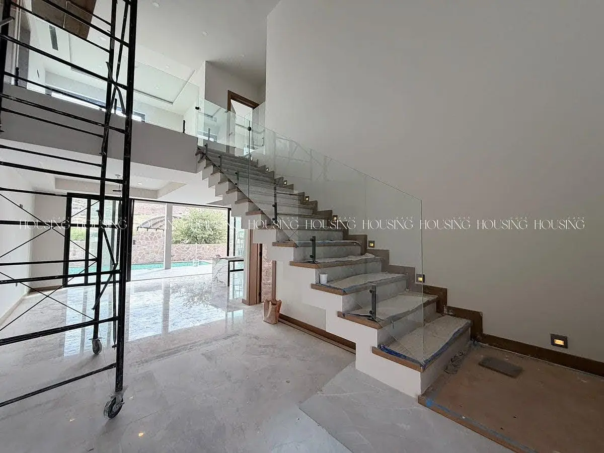 Residencia en Venta en Zona Valles con Alberca y Frente a Parque — foto 2