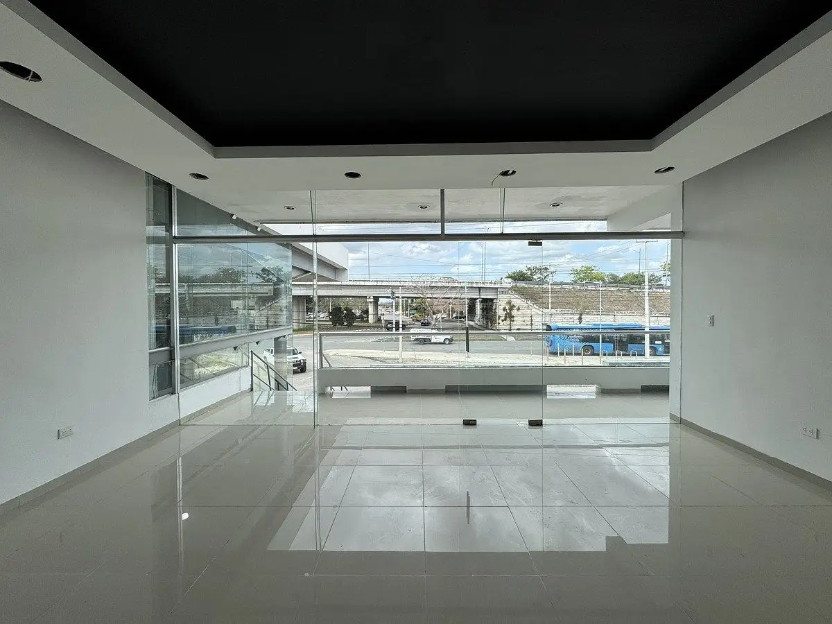 Local en renta sobre periférico norte, Plaza Perinorte, Mérida. — foto 4