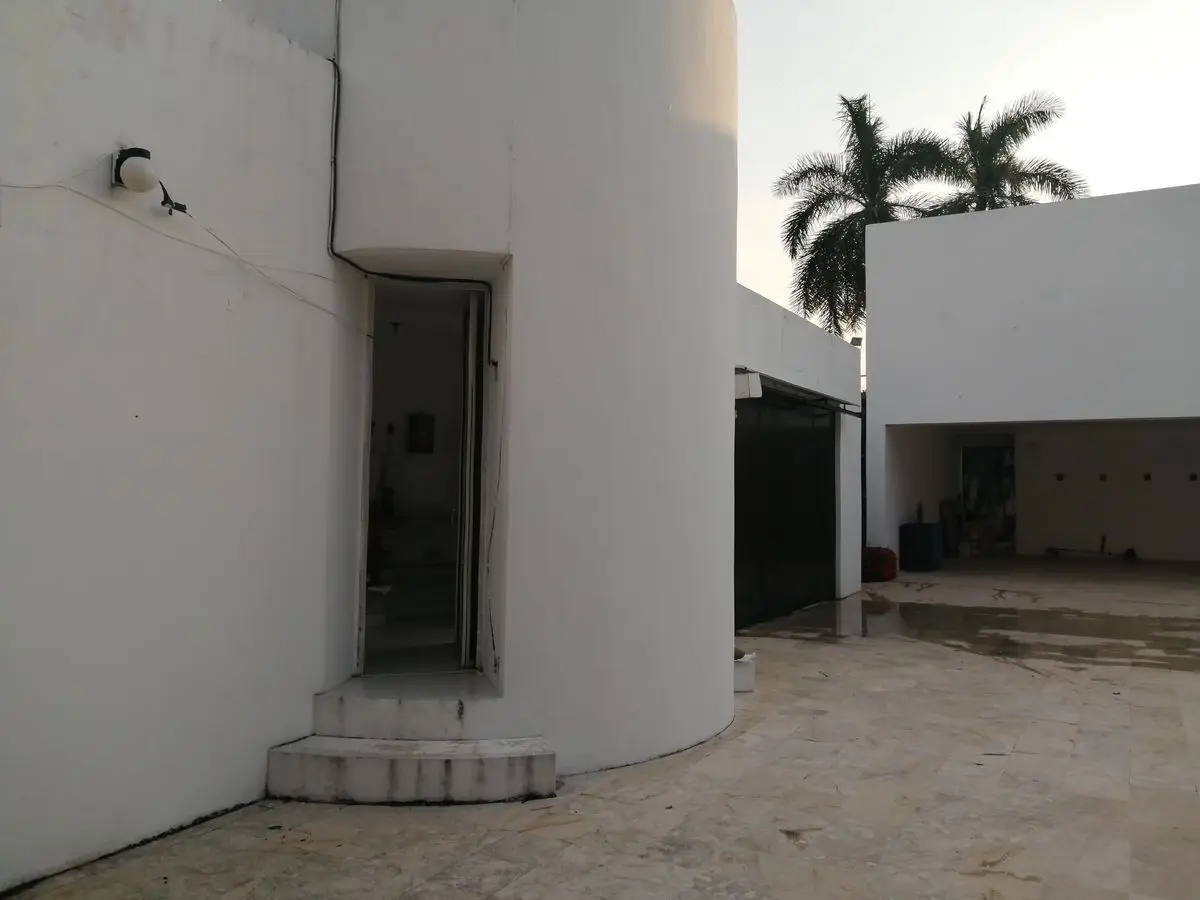 Mansión en Mérida con alberca y amplio jardín — foto 3