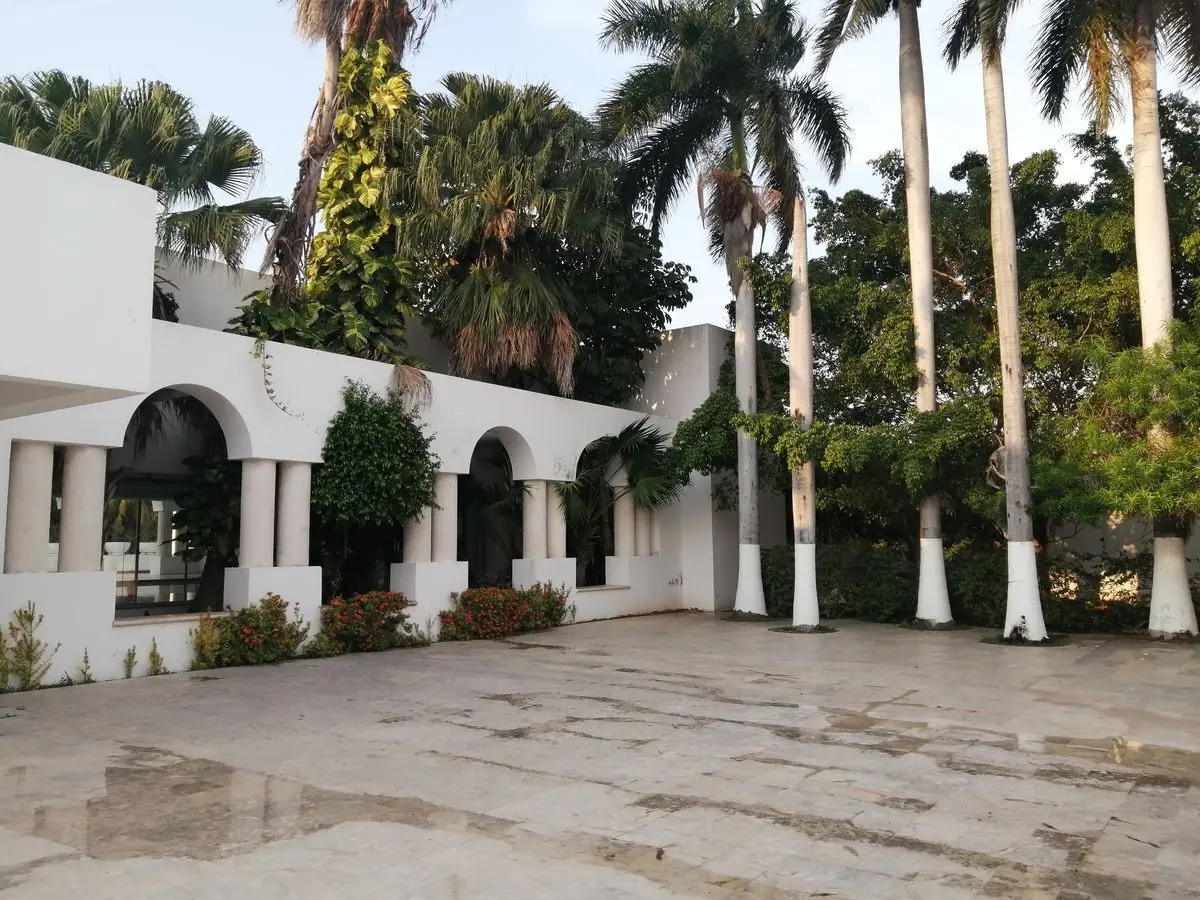 Mansión en Mérida con alberca y amplio jardín — foto 4