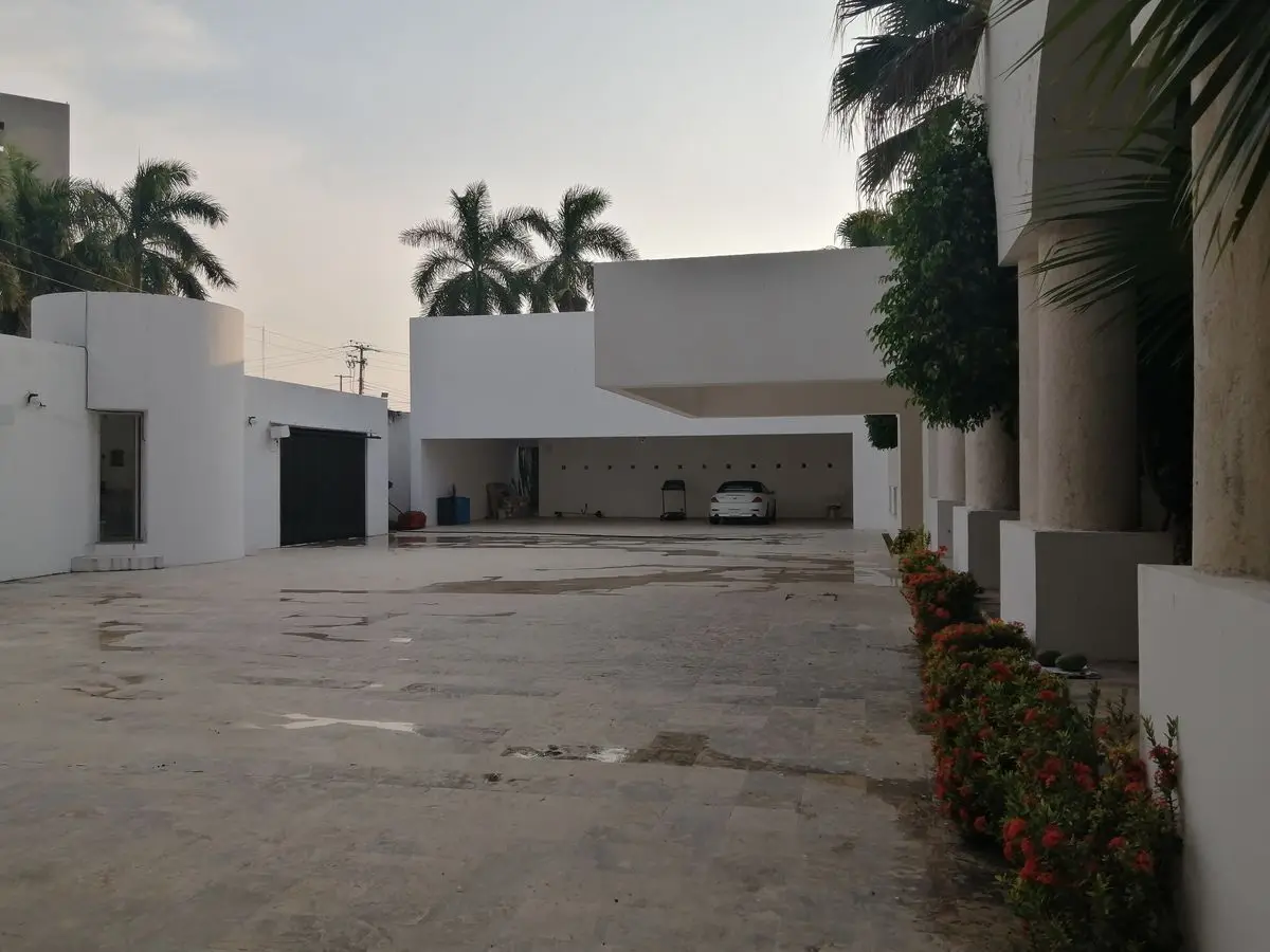 Mansión en Mérida con alberca y amplio jardín — foto 5