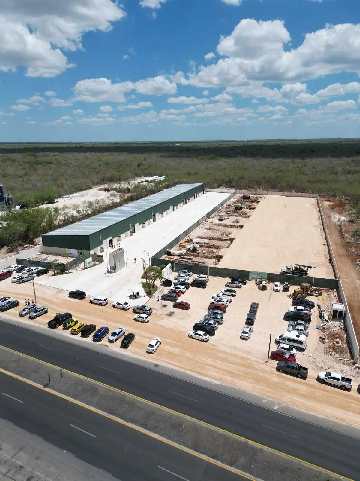 Bodegas Industriales cerca de estación TREN MAYA, sobre carretera Mérida-Cancún.