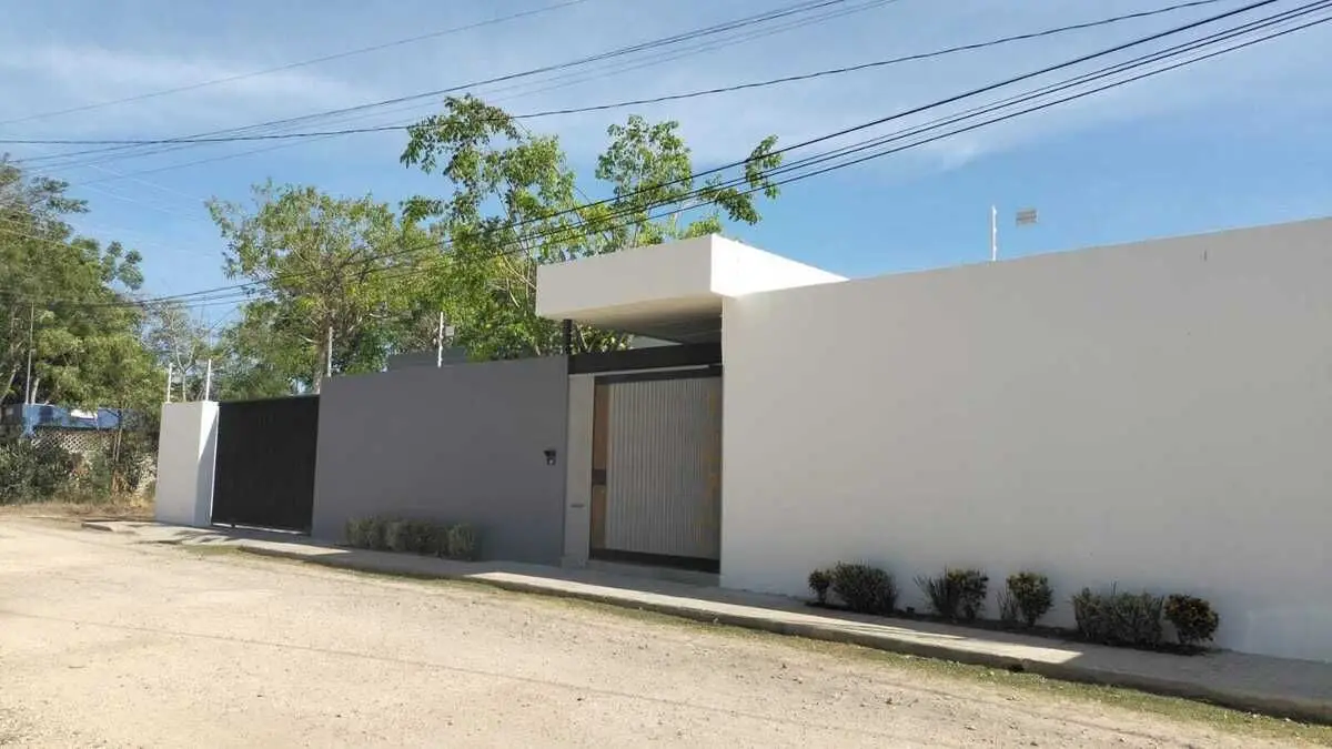 Casa de un piso, con paneles solares, en Cholul al norte de Mérida — foto 3