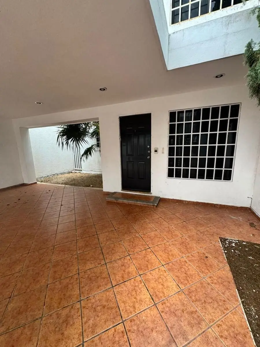 Casa 2 plantas en Renta sobre Av. Montecarlo y Altabrisa Merida, Yucatan — foto 2