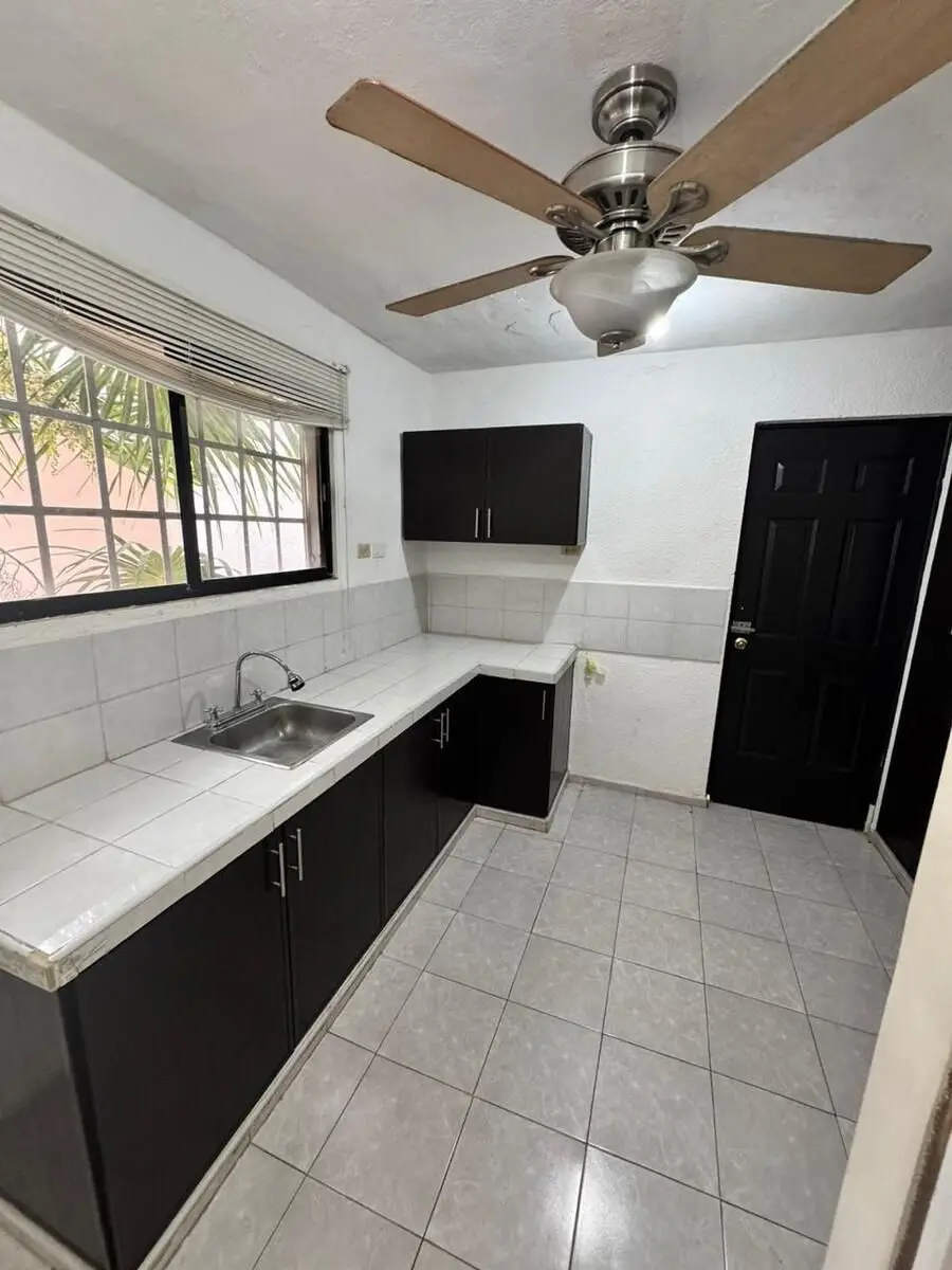 Casa 2 plantas en Renta sobre Av. Montecarlo y Altabrisa Merida, Yucatan — foto 4