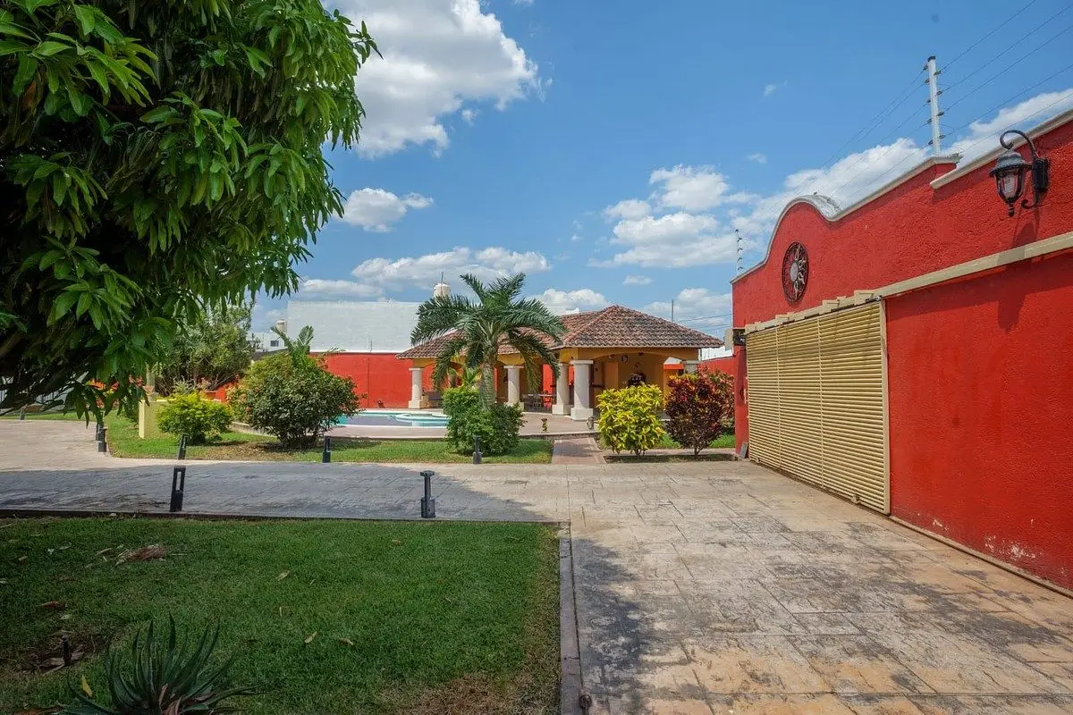 Residencia con alberca en amplio terreno al norte de Mérida Yucatán — foto 2