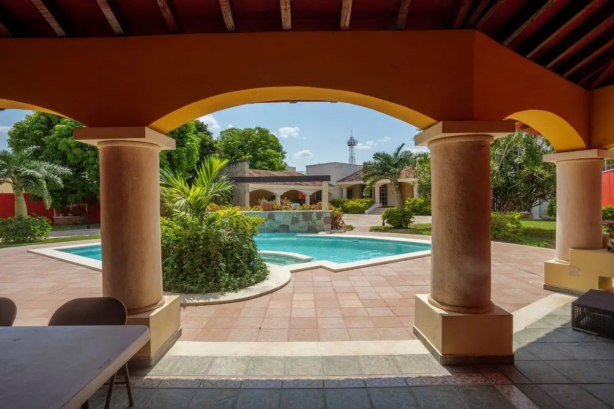 Residencia con alberca en amplio terreno al norte de Mérida Yucatán — foto 3