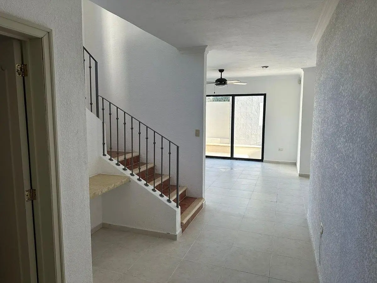 Casa con alberca,2 pisos con 3 recámaras e Montebello Mérida Yucatán — foto 2