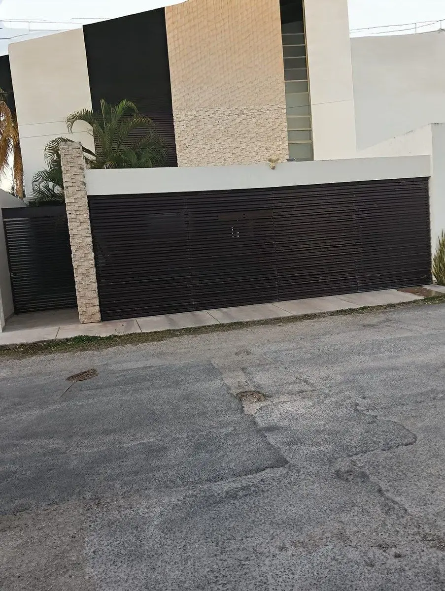 Residencia con P. solares y alberca en zona exclusiva al norte de Mérida Yucatán — foto 2