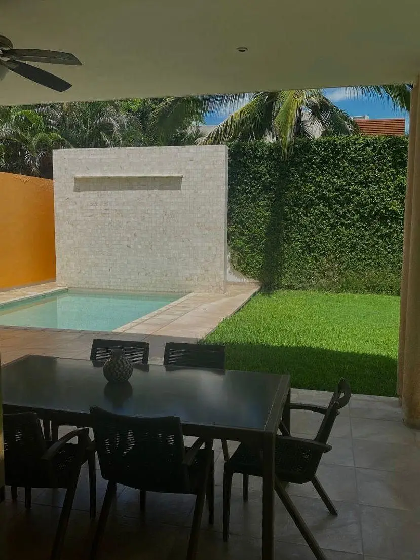 Residencia con P. solares y alberca en zona exclusiva al norte de Mérida Yucatán — foto 3