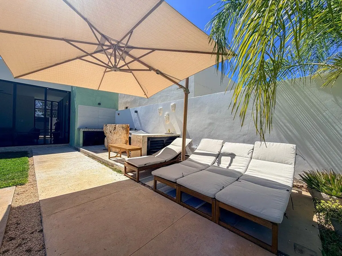 Residencia en 1 planta con amplios jardines dentro de privada al norte de Mérida — foto 5