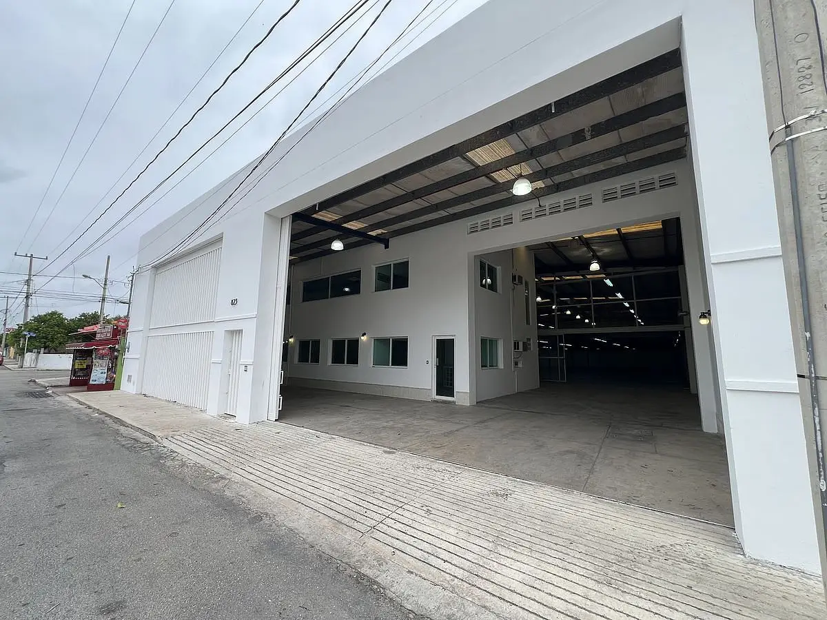 Amplia bodega en renta con oficinas ¡Equipada con Paneles Solares! — foto 2