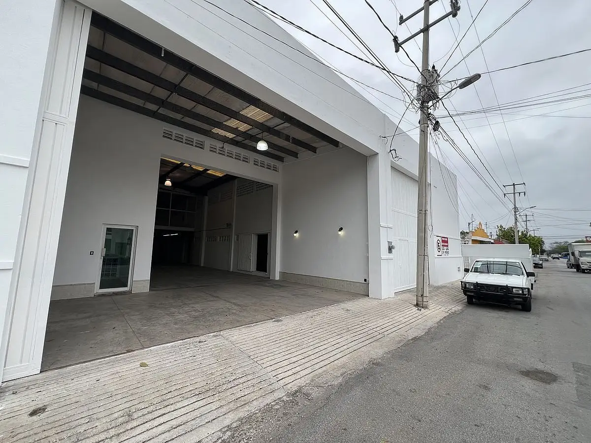 Amplia bodega en renta con oficinas ¡Equipada con Paneles Solares! — foto 3