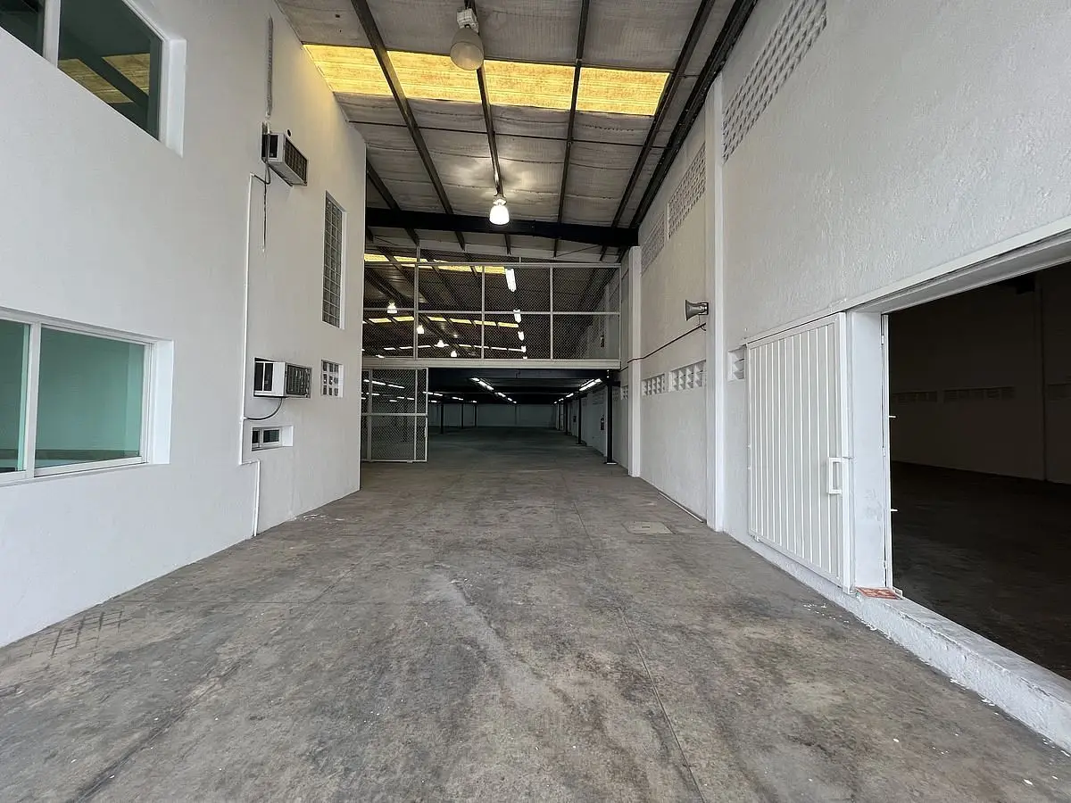 Amplia bodega en renta con oficinas ¡Equipada con Paneles Solares! — foto 5