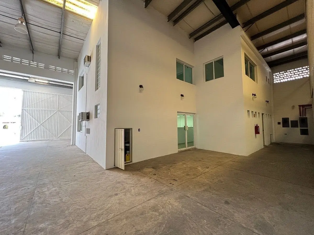 Amplia bodega en renta con oficinas ¡Equipada con Paneles Solares! — foto 6