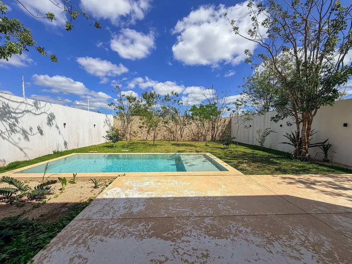 Residencia de lujo al norte de Mérida, con paneles solares y alberca — foto 2