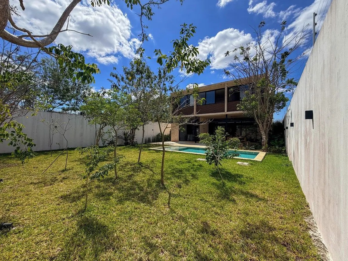 Residencia de lujo al norte de Mérida, con paneles solares y alberca — foto 3