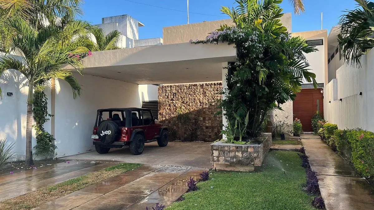 Casa en Venta Temozon Nte | 3 Recámaras, Alberca, Cochera para 5 Autos. — foto 2