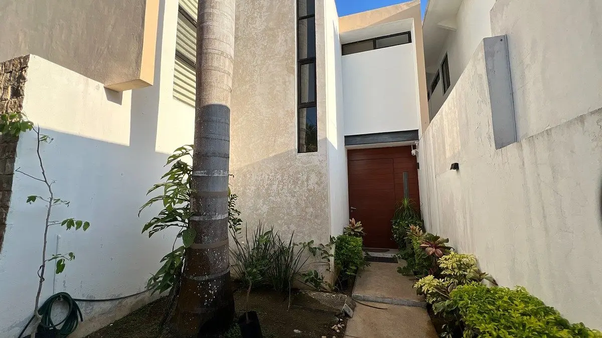 Casa en Venta Temozon Nte | 3 Recámaras, Alberca, Cochera para 5 Autos. — foto 3