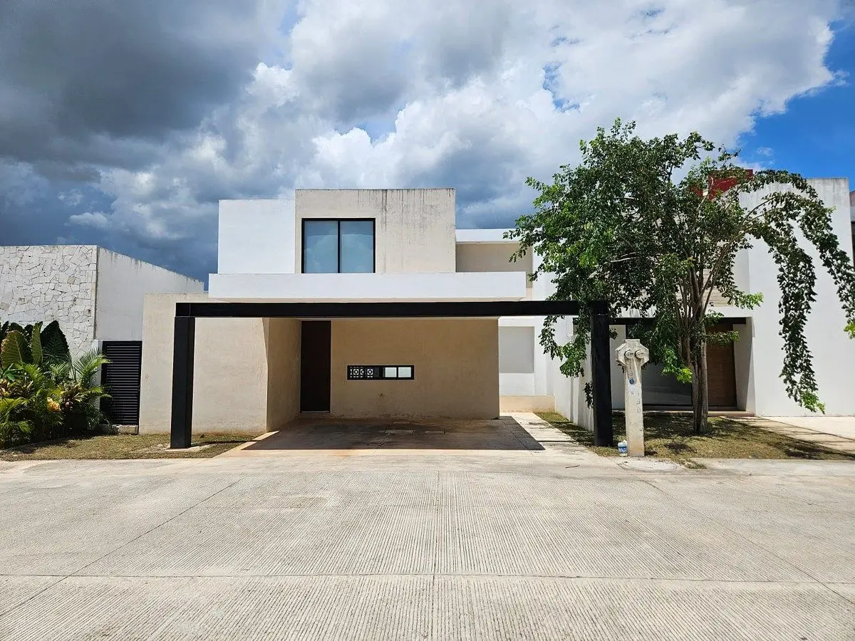 Casa en renta en privada 3 habitaciones y alberca al norte de Mérida, Yucatán.