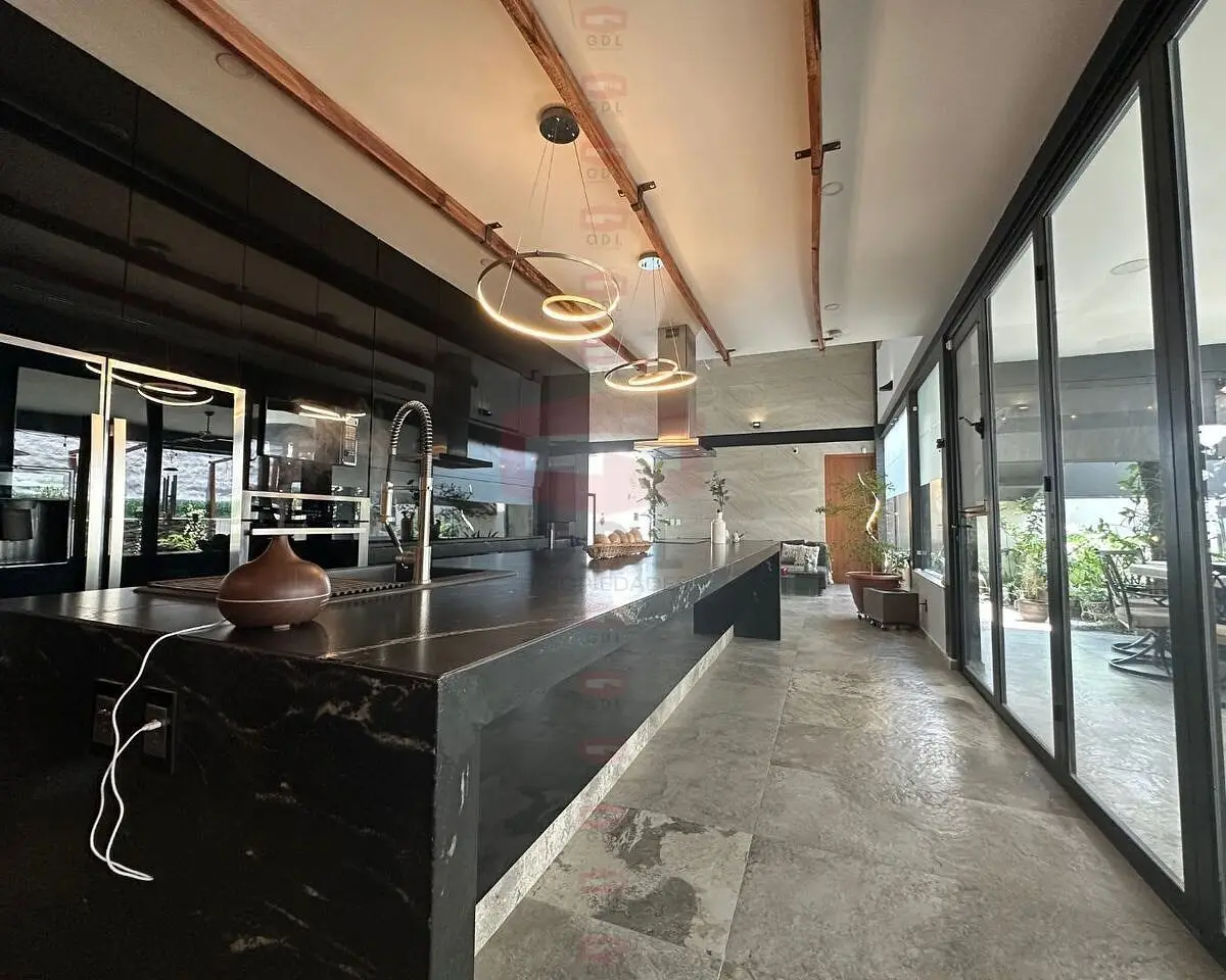 Bugambilias Casa con Departamento en Venta