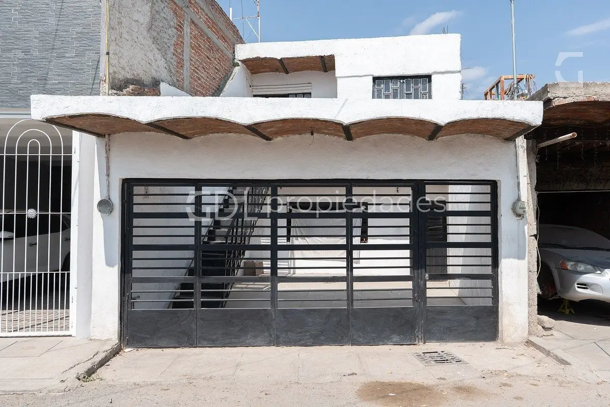 Las Pintitas Casa Muy Amplia en Venta