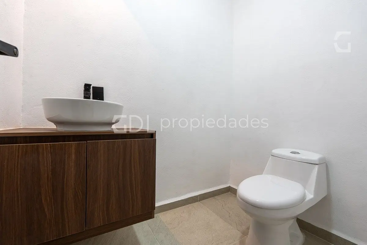 Medrano Casa Recien Remodelada en Venta — foto 6