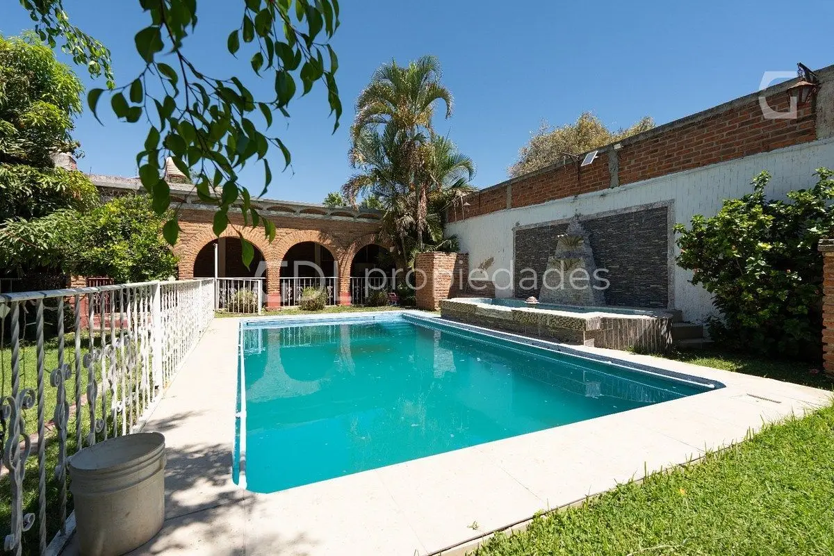 Vista Hermosa Terraza con Dos Casas en Venta — foto 2