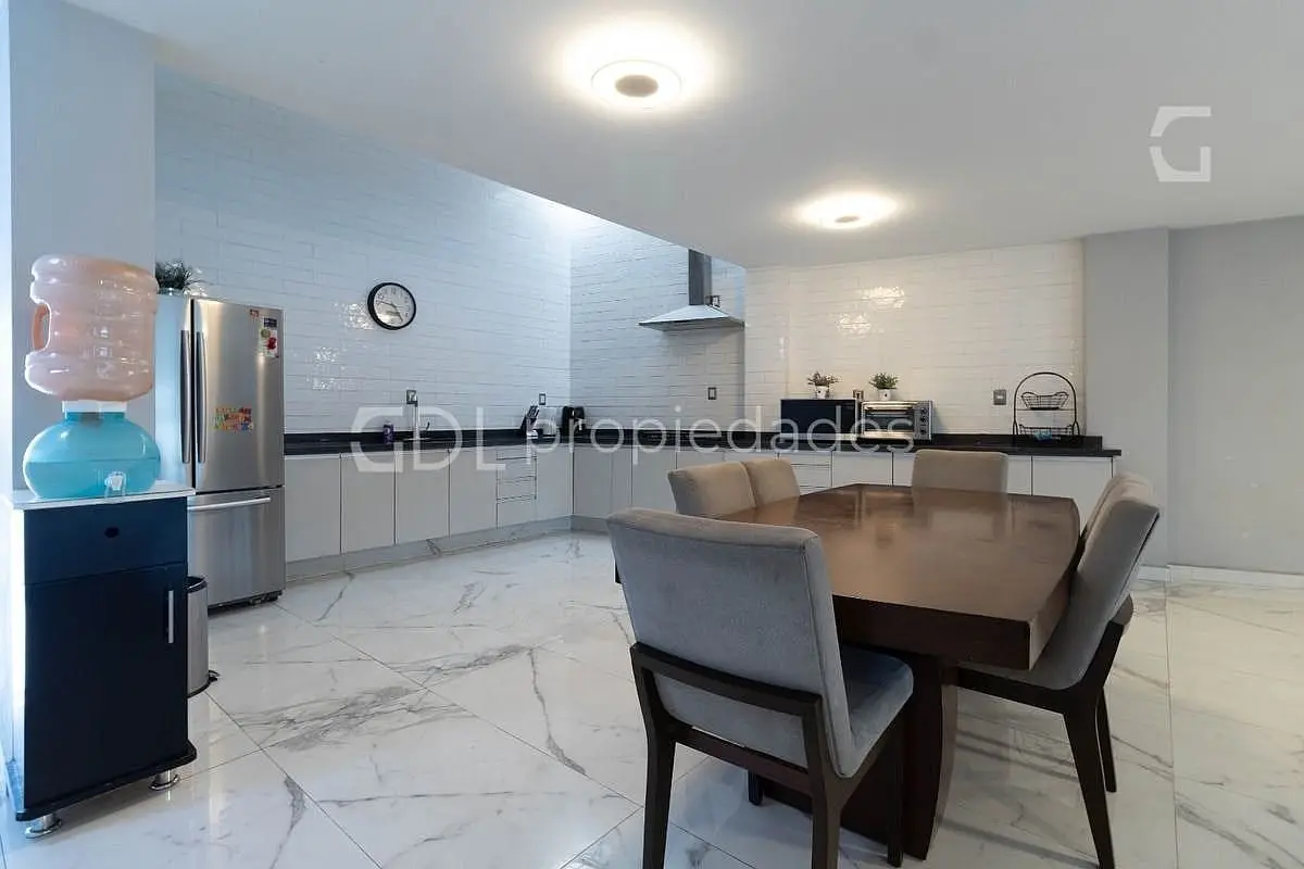 Periférico y Alcalde Casa con Alberca y Local Comercial en Venta — foto 3
