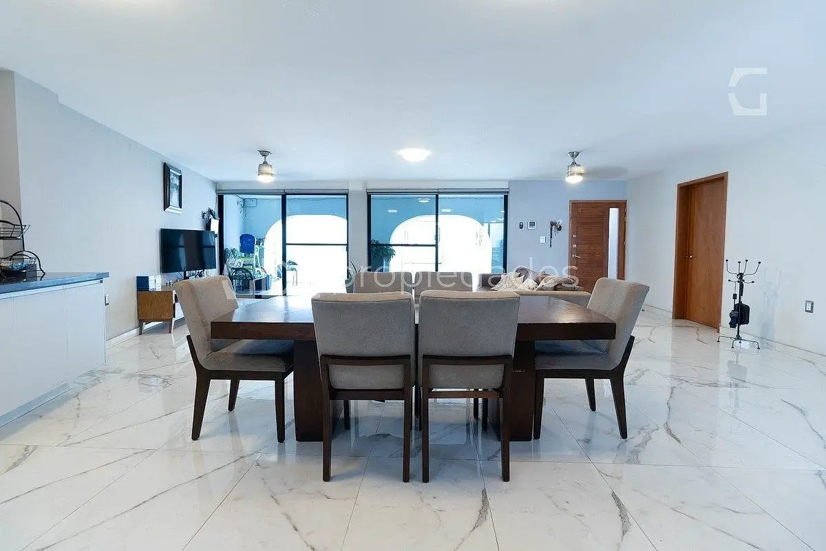 Periférico y Alcalde Casa con Alberca y Local Comercial en Venta — foto 4
