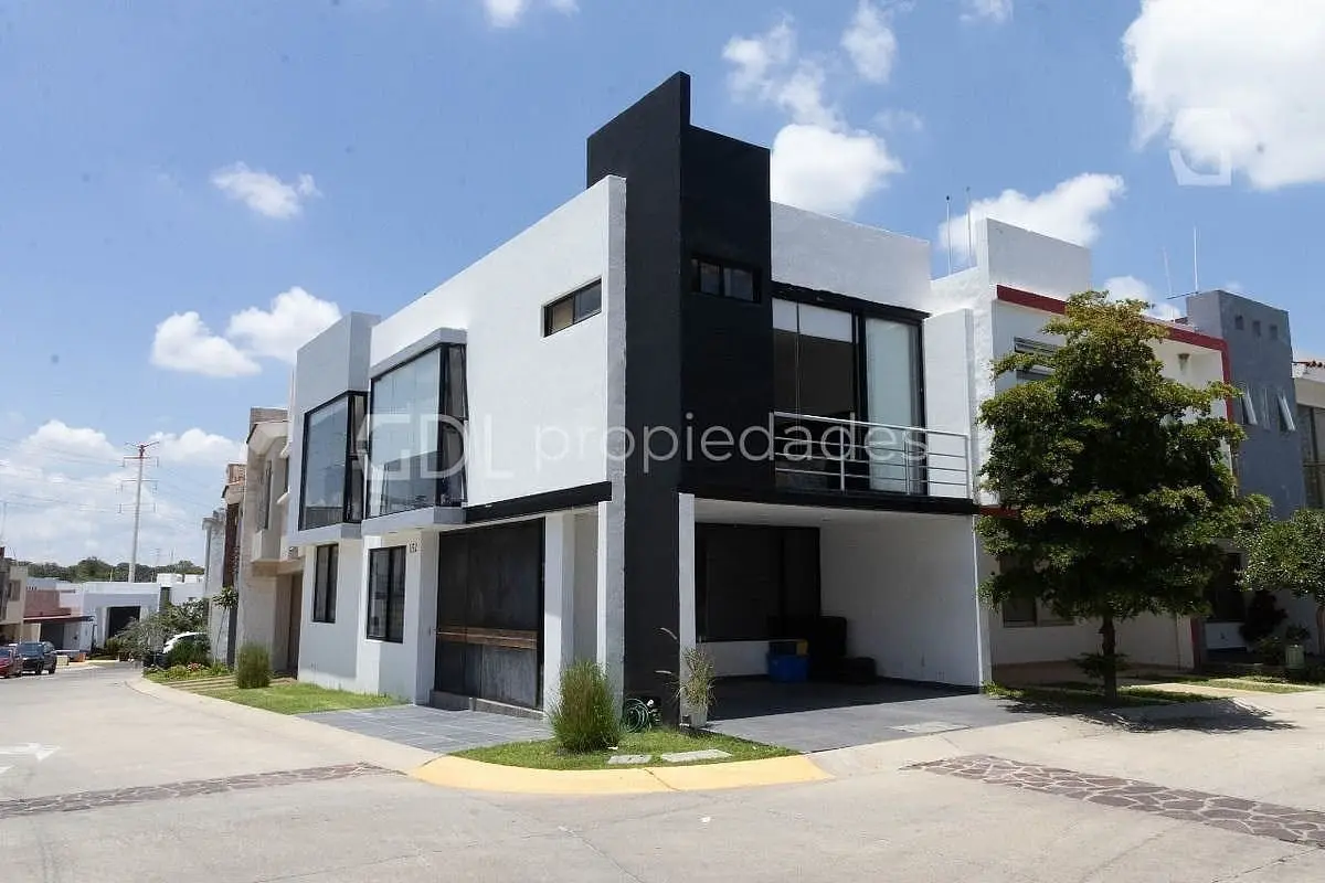 Altavista Bosques Casa en Esquina con Excedente