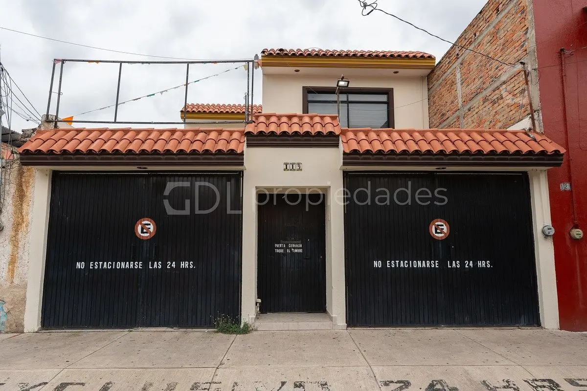Ventura Anaya Casa Muy Amplia en Venta