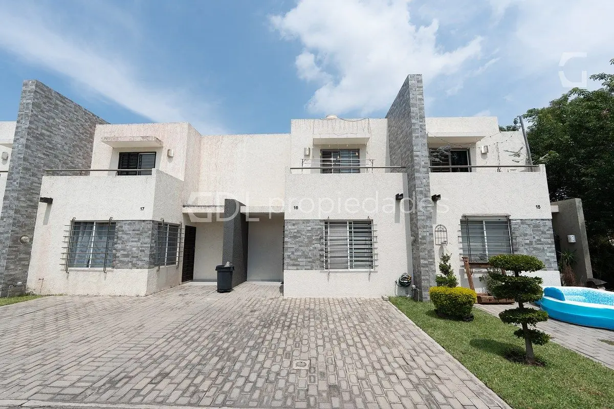 Alviento Residencial Casa Dentro de Fraccionamiento en Venta — foto 3