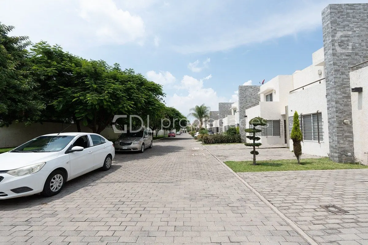 Alviento Residencial Casa Dentro de Fraccionamiento en Venta — foto 4