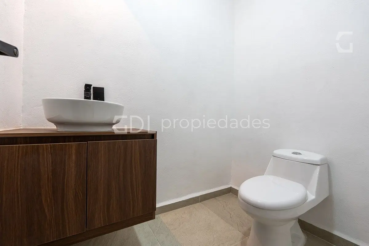 Medrano Casa Recien Remodelada en Venta — foto 6